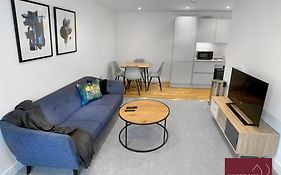 Eton, Windsor - 1 Bedroom Ground Floor Apartment - Parking